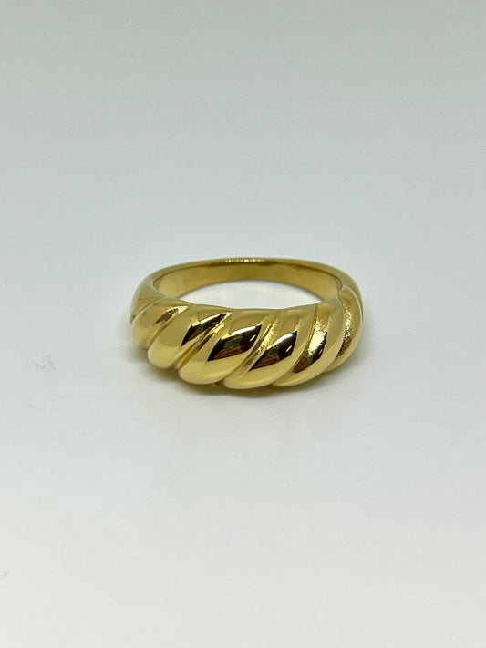 Twisted Chunky Ring (Gold)