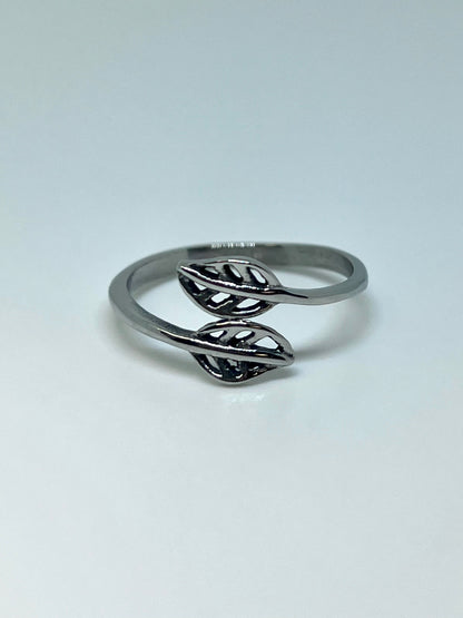 Double Leaf Ring